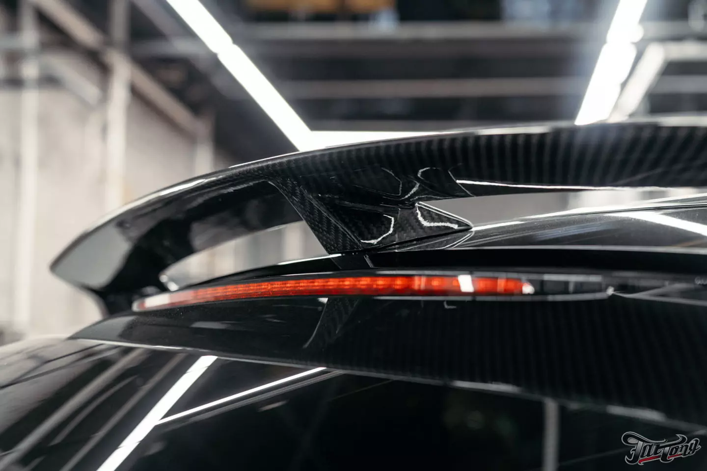 Выкинули BURMESTER 3D из нового Mercedes GLE 63S и установили новую акустическую систему. Выполнили комплексную шумоизоляцию, построили выхлопную систему, установили обвес Larte, оклеили полиуретаном